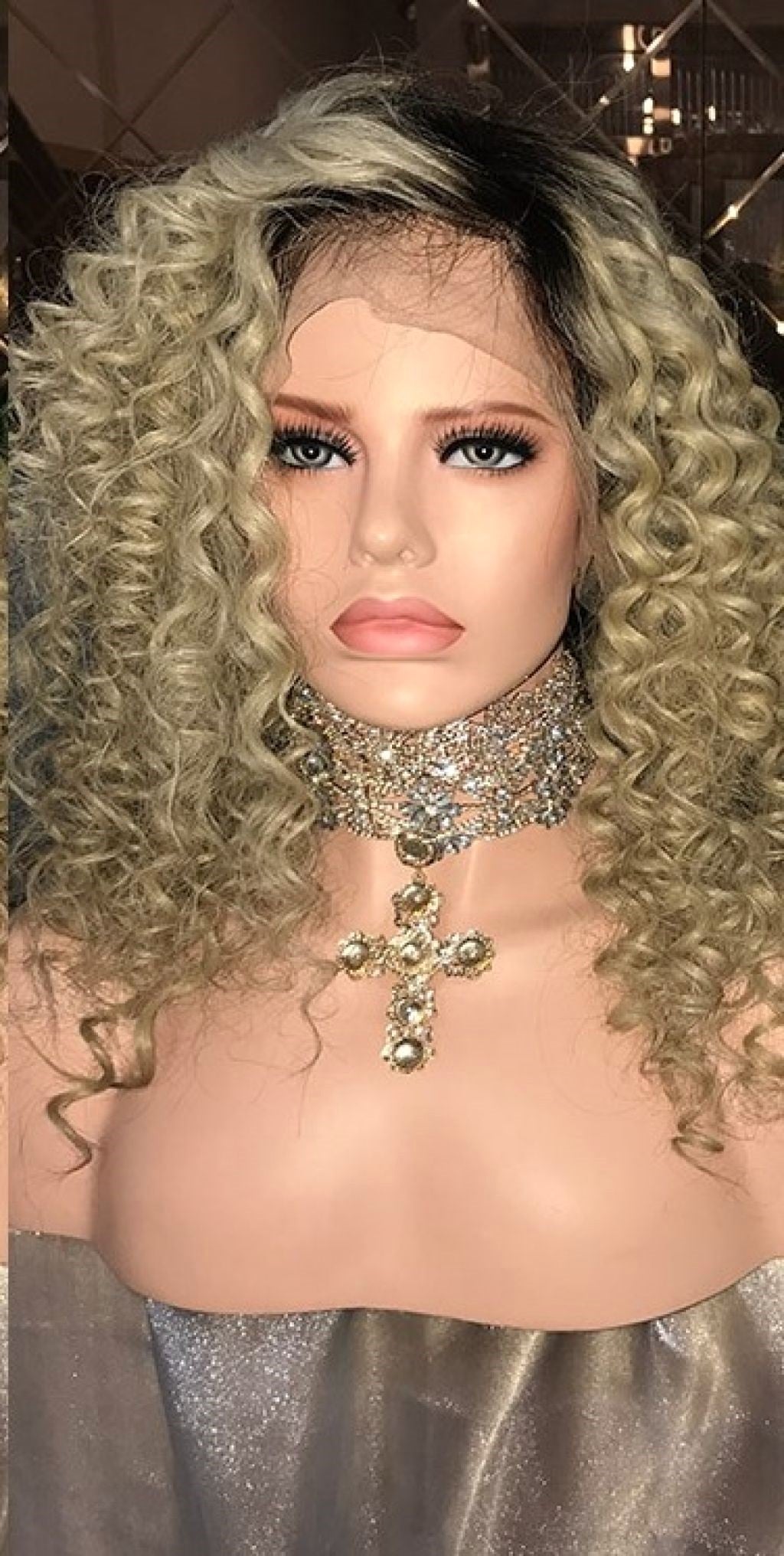 Egendefinert blondefront brasiliansk naturlig farge blond ombre krøllet menneskehår parykk 18" 150 % tetthet