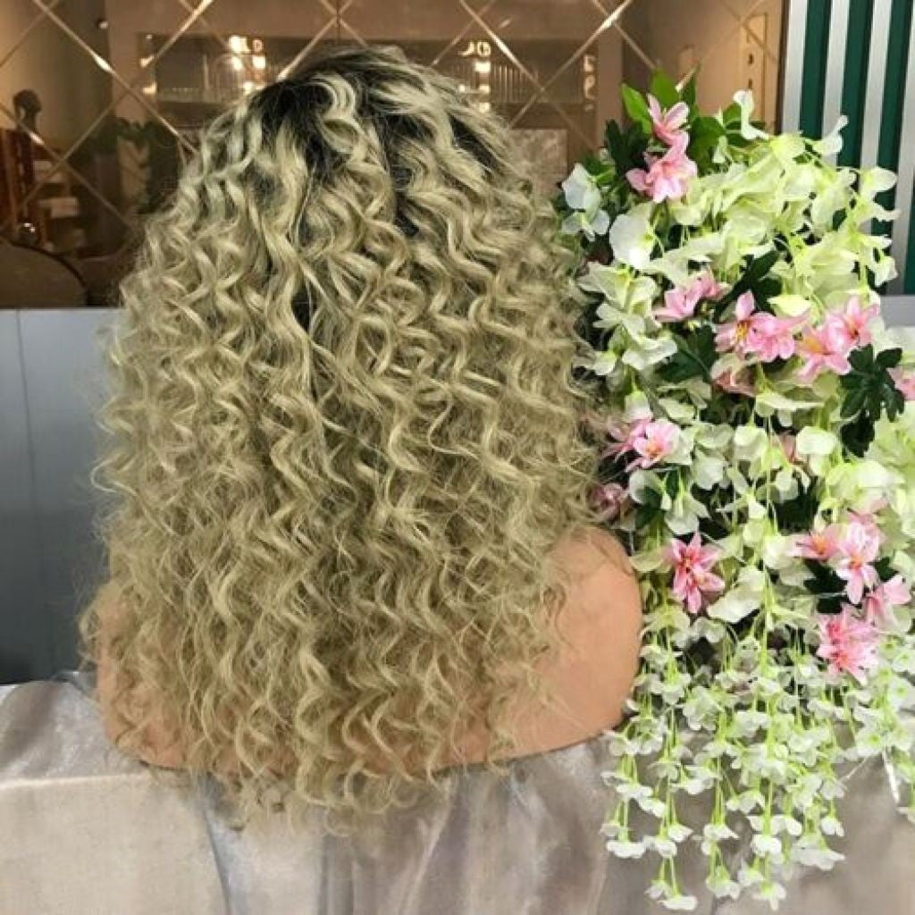 Egendefinert blondefront brasiliansk naturlig farge blond ombre krøllet menneskehår parykk 18" 150 % tetthet