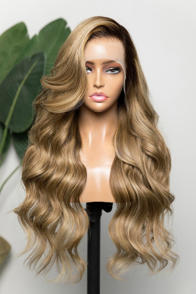 Custom 13 x 6 Lace Frontal Braziliaans Bruin/Blond Highlights/Donkere Wortels Golvende Menselijk Haar Pruik 22" 150% Dichtheid