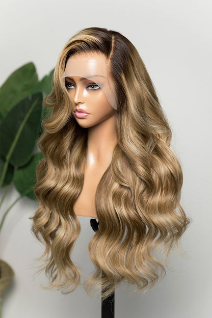 Custom 13 x 6 Lace Frontal Braziliaans Bruin/Blond Highlights/Donkere Wortels Golvende Menselijk Haar Pruik 22" 150% Dichtheid