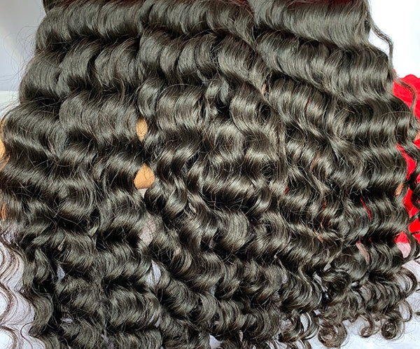 Auf Lager unverarbeitete natürliche Farbe Bouncy Curl Virgin Human Hair Bundles 12"-28" 3 Double Wefted Bundles 300g