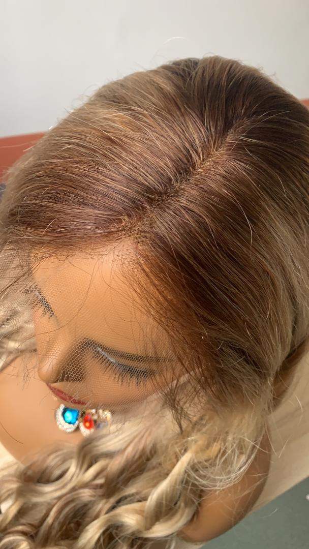 Stock Lace Front Brazilian Blonde Ombre Balayage Wavy Human Hair Wig