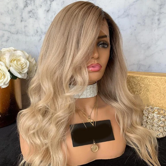 Egendefinert helblonde limløs brasiliansk brun/blond Ombre naturlig bølget menneskehårparykk 20" 150 % tetthet